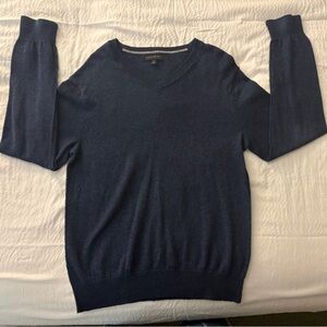Banana Republic Blue V-Neck Performance Linen Sweater Men’s Size Small.